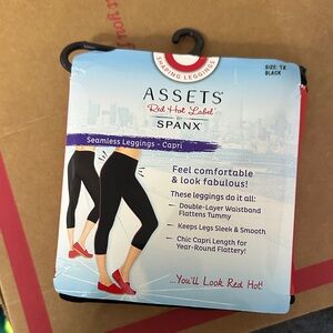SPANX Black Red Hot Label Capri Leggings